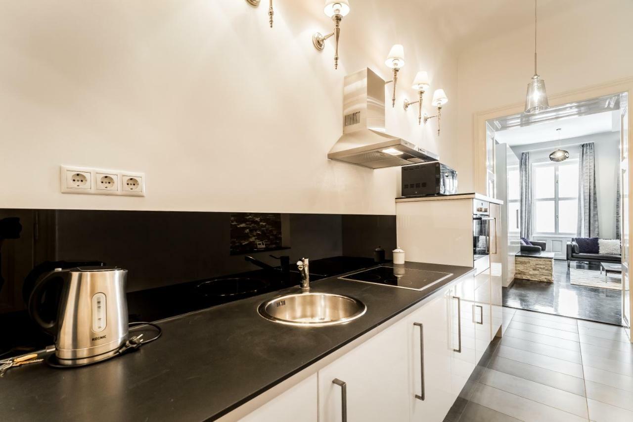 Bpr B&W Elegant Home Budapest Bagian luar foto