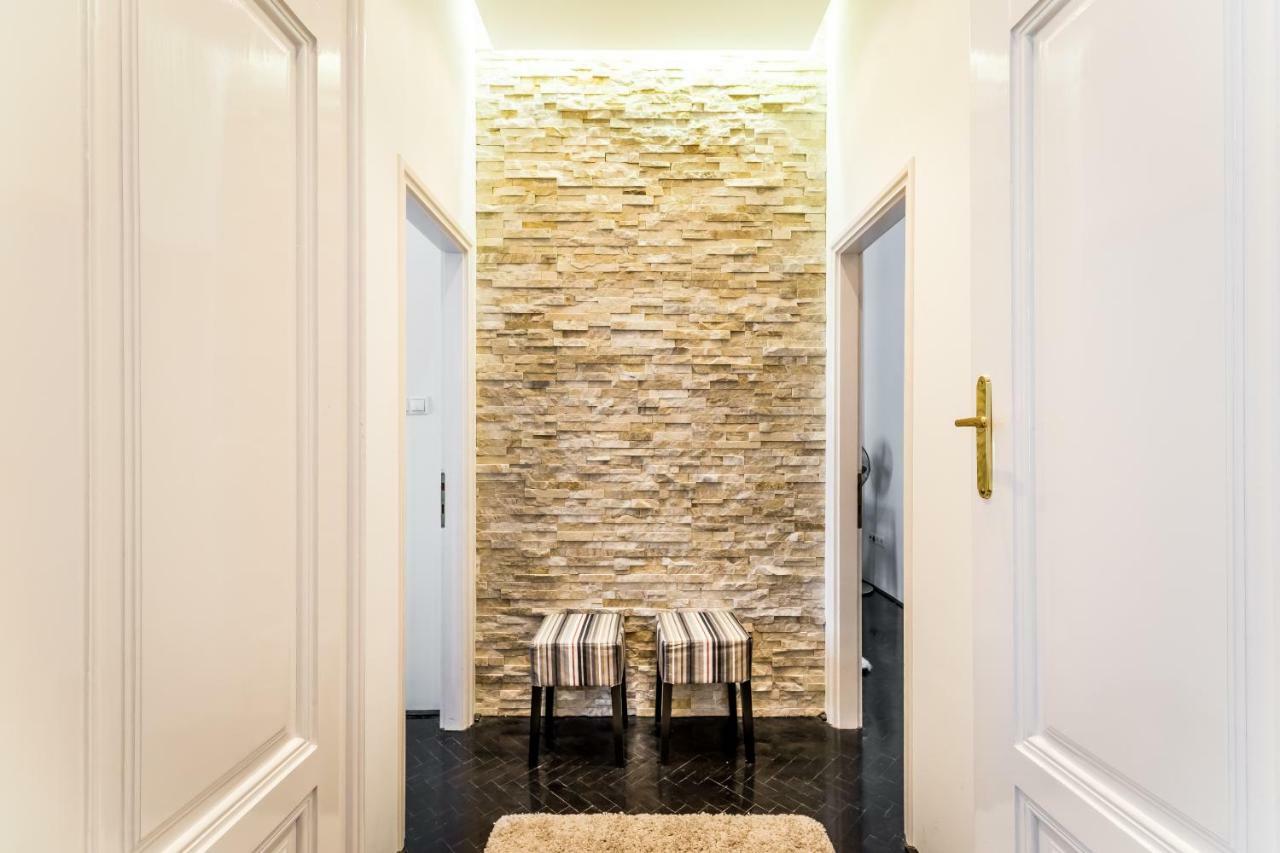 Bpr B&W Elegant Home Budapest Bagian luar foto