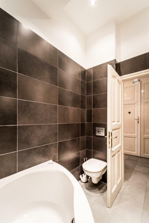 Bpr B&W Elegant Home Budapest Bagian luar foto